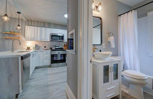 Stylish home Garage Walk to Lake Minutes from Airport - Foto 11