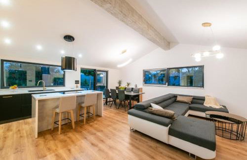 Villa Florinda with Pool and Prime Location near Split - Photo 46