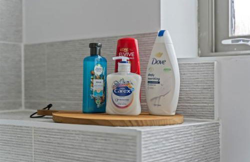 Exquisite 7 Bedroom 5 Bathroom House - Over 1900 sqft - Close to City Centre with Free Parking, Fast W-Fi and SmartTVs by Yoko Property - Foto 20