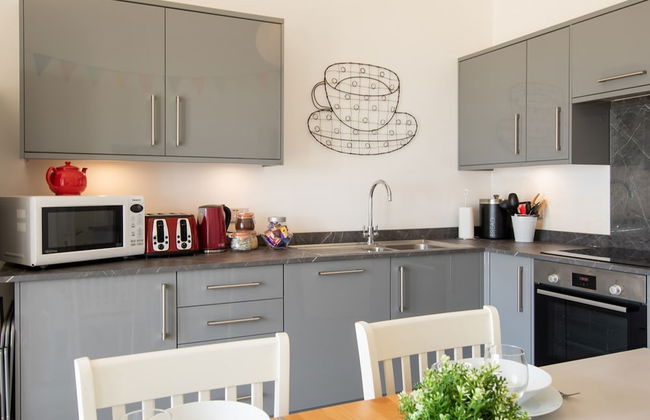 Beautiful Beachfront House wth Balcony Sea Views - Foto 13