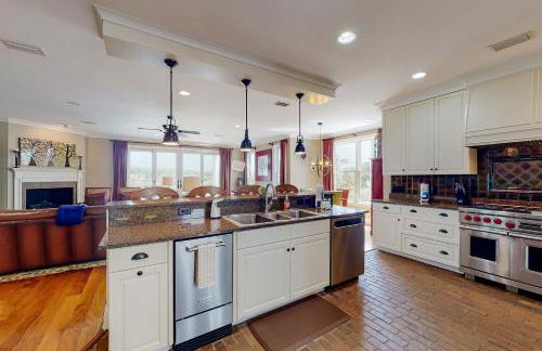 Fantastic getaway with private pool, deck, game room, AC & fast WiFi - Foto 18