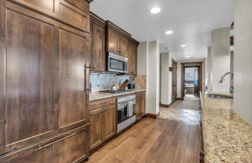 Sunrise Gondola Retreat Ski In Ski Out - Photo 11