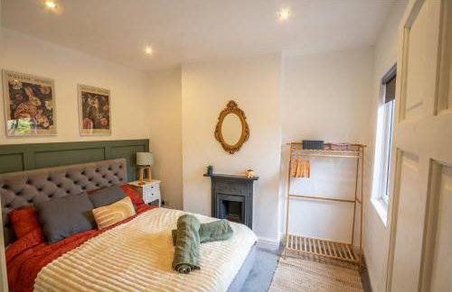 The Narrow House - Victorian house bursting with character & parking - Foto 11