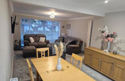 Spacious 3 Bed Home - Cramlington - Free Parking - Pets Welcome - Foto 1