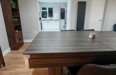 Bright 4BR Home, Outdoor Garden, Easy Parking - Foto 38