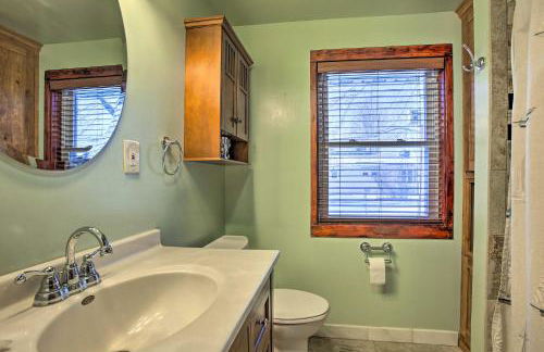 4 Season, Waterfront Houghton Lake House with Dock! - Foto 13