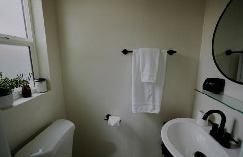 The White House, A Unique ABQ Stay in Central Location near Uptown - Foto 28