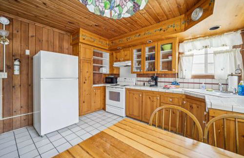 Sunnyside 3BR 1BA Relaxing Lakefront Retreat - Foto 11