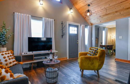 Charming Benson Home - Sleeps 5 Hot Tub! - Photo 1