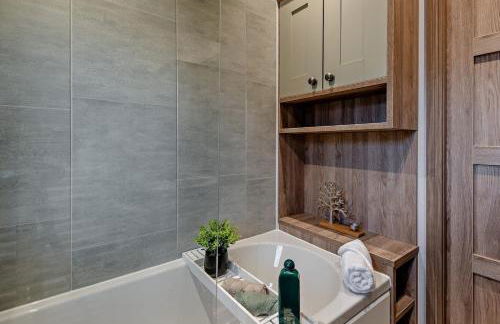 Kingfisher Lodge - Lakeside Lodge With Hot Tub - Foto 28