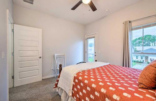 Modern PCB Home with Private Yard and Pool Access - Foto 22