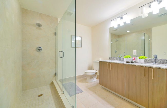 Downtown Doral Condo w-Free Parking - Foto 45