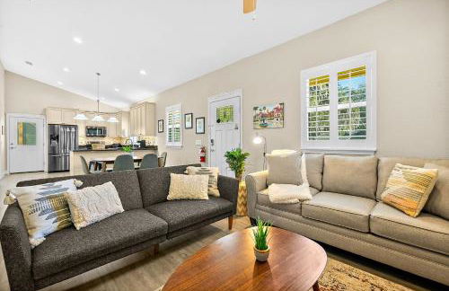 Citrus Hideaway - Steps to City Center - Photo 1