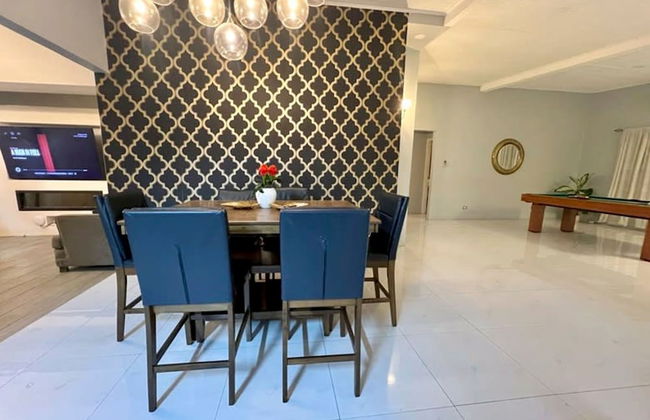 Pool and Jacuzzi Vacation Home - Foto 22