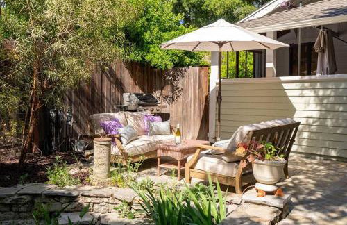 Vine Street Bungalow-Hot Tub, EV, Walk to Town - Photo 2