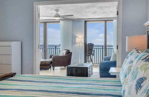 New Listing! Dog-friendly direct oceanfront with private balcony and heated rooftop pool - Foto 27