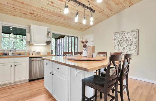 Lazy Basye Shenandoah Cabin with Hot Tub, Sleeps 10 - Foto 18