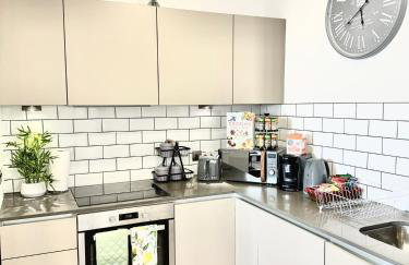 Convenient Contractor & Family Stay - 5 Guests, Pets Welcome, Parking Included! - Photo 24