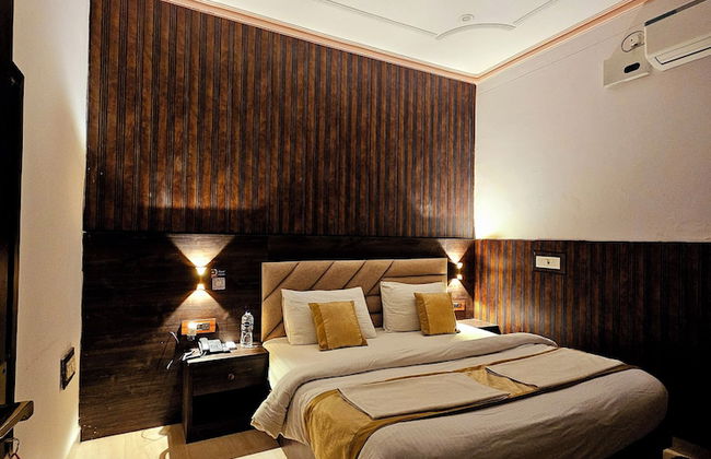 Shri Krishna Divine Dham - Photo 9