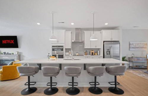 NEW Luxury Condo, Rooftop Terrace, EV Charger! - Foto 6