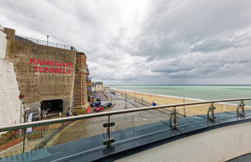 Gorgeous 2 Bed Apartment with Stunning Sea Views with Free Parking and Fast Internet - Foto 20