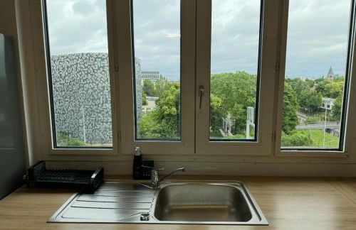 PARIS-MONTROUGE Magnifique Appartement 2 pièce de 36m2 - très cosy pour 1 à 5 personnes refait à neuf - ENTIRE APARTMENT LUXIRIOUS AND WARM - Montrouge Paris 14ème - Proche Aéroport Orly & Parc Expositions Porte de Versailles FREE WIFI GRATUIT - Foto 9