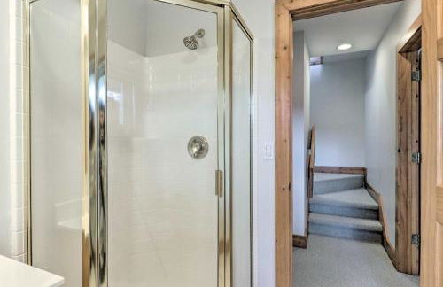 Sapphire Retreat with 2 Decks, Views and Resort Access - Foto 18