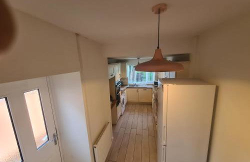 L & J Escapes - 8 Bedrooms suitable for Contractors and Families- Private parking available for 6 vehicles - Foto 44