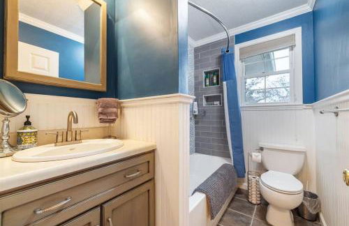 Hillside Hot Tub Hideaway! King Bed / Fire Pit - Foto 40