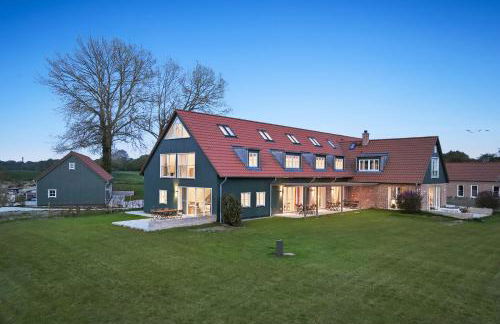 GUT KLETKAMP "Mühlenhof 3" - Ruhige Ferienwohnung mit 2 Schlafzimmern I Terrasse mit See- & Naturblick I Gemeinschaftsgarten I 15 Min zur Ostsee I Küche I Parkplatz I Waschmaschine I WLAN - Foto 24