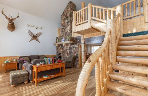 Chester Currents by KABINO Riverfront on Henrys Fork Air Conditioning Boat Launch Foosball Pool Table Huge Yard Garage WIFI - Foto 3