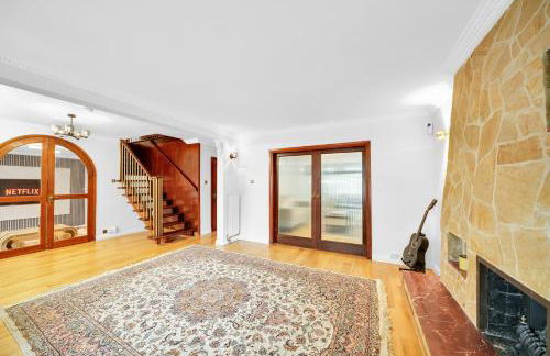 Lux 5 Bed sleeps 11, 10 mins from Wembley Stadium, Jacuzzi and Steam Shower - Photo 36