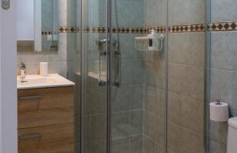 Encinas Garden Stay - Photo 11