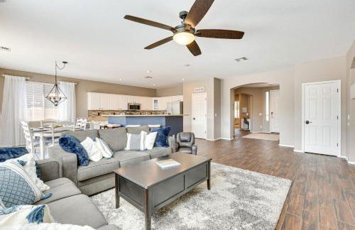 Shop, Golf and Hike Surprise Group Getaway with Pool! - Foto 4