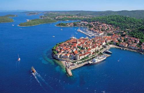 Beachfront Luxury Villa with Private Pool & Stunning Sea Views - Photo 35