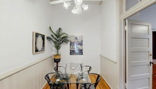 Historic charmer with updated appliances, enclosed yard, & AC - near downtown - Foto 5