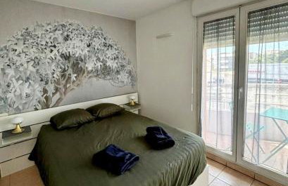 Charmant 2 pieces avec parking privé et piscine - Foto 2