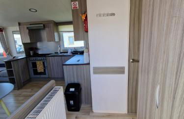 Sea Breeze Retreat 2 Bedroom Pet Friendly Caravan in Clarach Bay - Foto 10