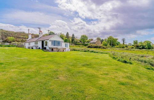 Crown Cottage - Photo 1