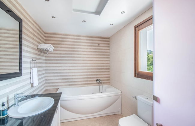 Inviting Villa in Anavissos With Communal Pool - Foto 24