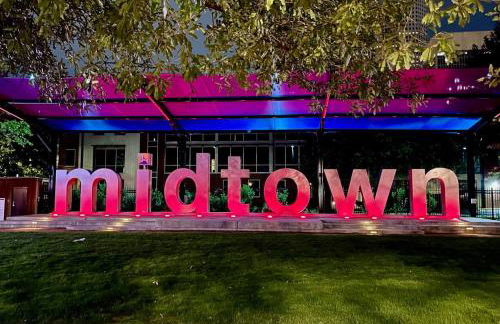 Posh Dtwn/Midtown Home w Stunning Roof-Top Terrace - Foto 54