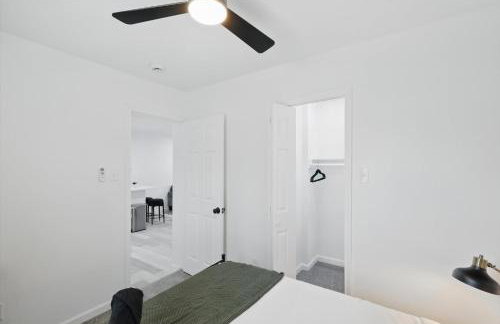 Modern 4BR 2BA Home with Hot Tub-Grill & Huge Yard - Foto 31