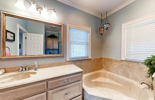 Escape Ocean View l Large Deck Sleeps 10 - Foto 22