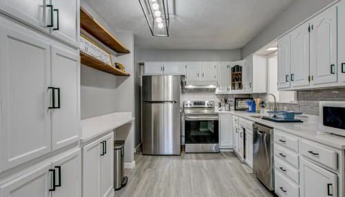 Peaceful Retreat with Private Hot Tub in New Albany - Foto 3