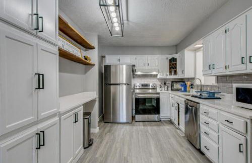 Peaceful Retreat with Private Hot Tub in New Albany - Foto 3