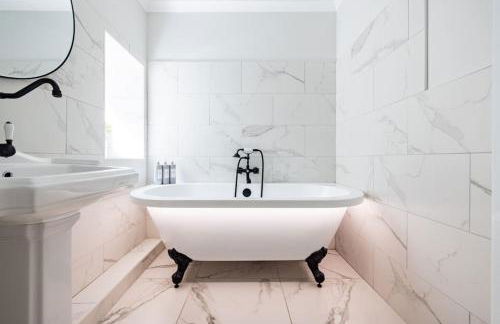 Luxurious Complex: 2 barns together edge of Frome - Photo 27