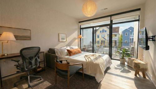 East Side Luxury 1BR Apt - Sleeps 4 - Near Brady St with Balcony and Lounge - Foto 3