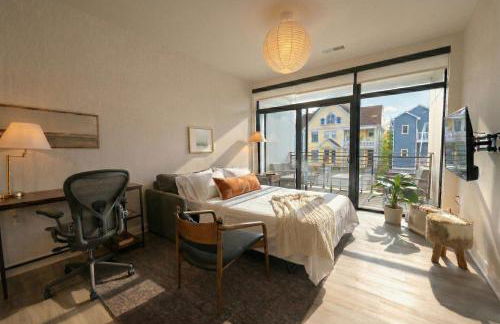 East Side Luxury 1BR Apt - Sleeps 4 - Near Brady St with Balcony and Lounge - Foto 3