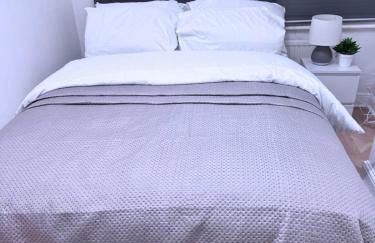 House for 8 in Gillingham close to train station with free parking - Foto 15