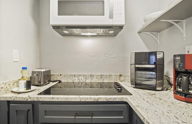 3-story 6-bedroom 4 Bathrooms 3min-asian Dist - Photo 34